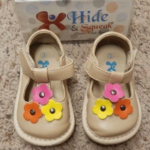 Hide & Squeak shoes, no squeaker included size 3